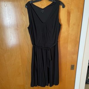Ann Taylor NWOT Pleated Dress with Tie - Black Size 14